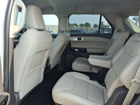 Used 2021 Ford Explorer Platinum w/ Equipment Group 601A AWD/4WD image 17