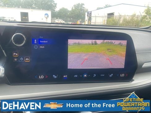 Used 2025 Chevrolet Traverse LT FWD image 15