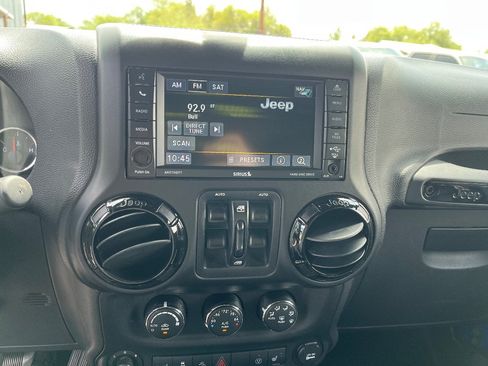 Used 2014 Jeep Wrangler Unlimited Sahara AWD/4WD image 9