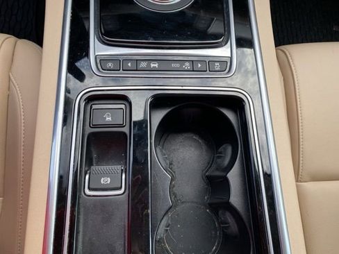 Used 2017 Jaguar XF Premium image 49