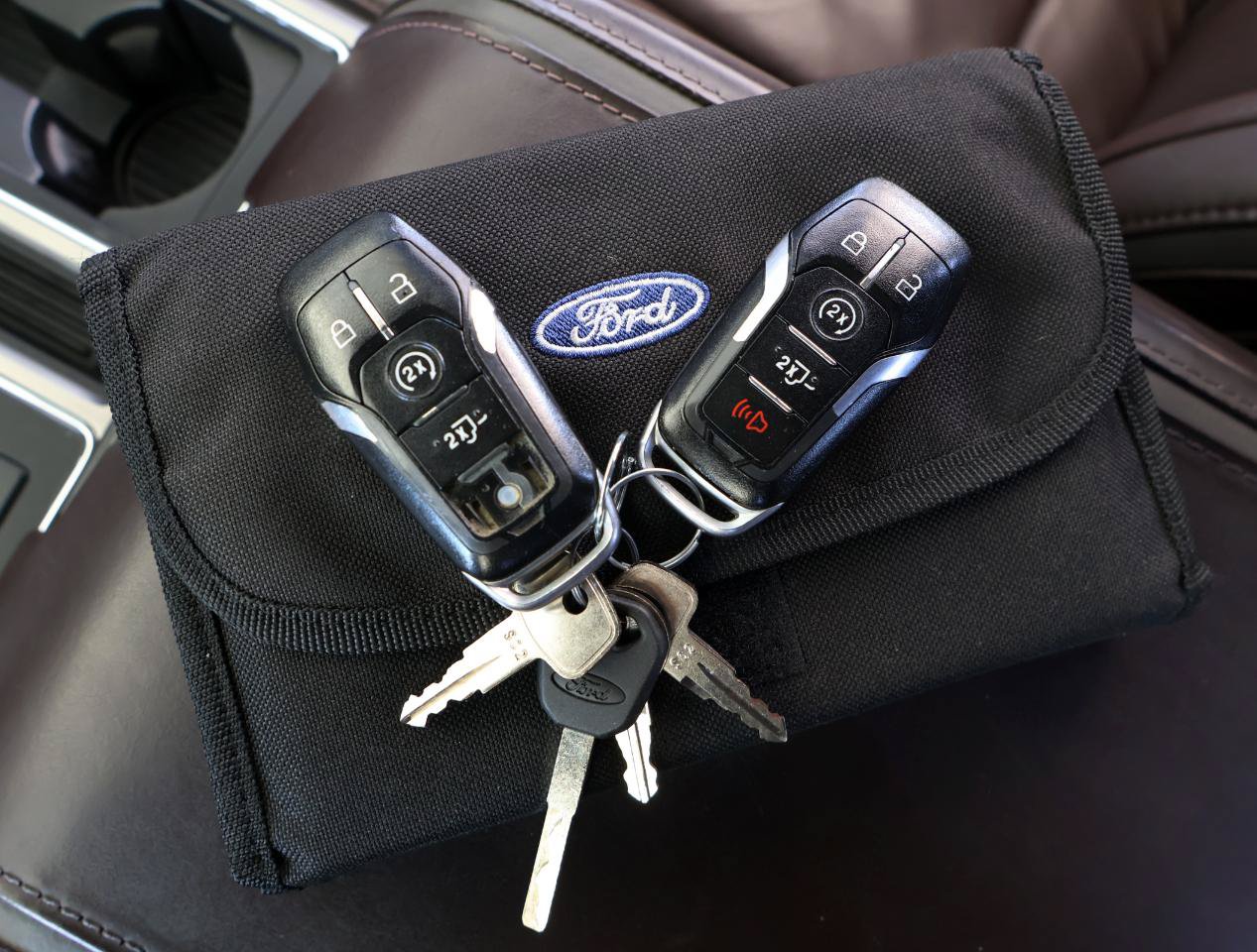 Used 2015 Ford F150 Platinum w/ Equipment Group 701A Luxury AWD/4WD image 28