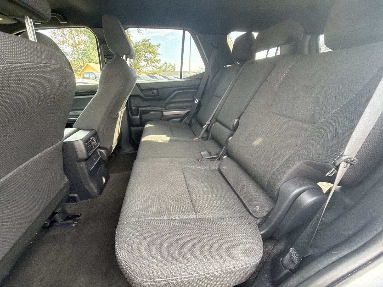 Used 2025 Toyota 4Runner SR5 AWD/4WD image 25