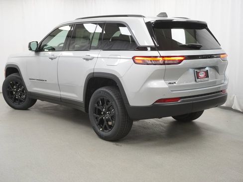New 2026 Jeep Grand Cherokee Altitude AWD/4WD image 13