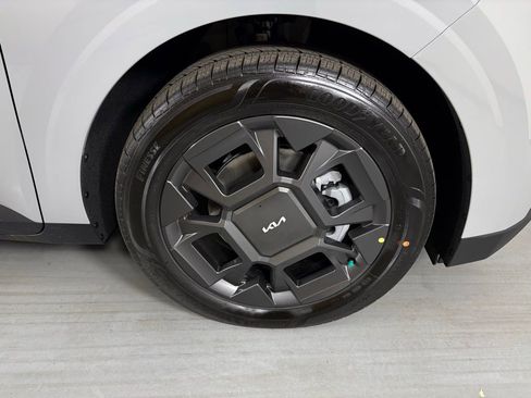 New 2026 Kia Carnival EX image 10