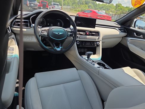 Used 2025 Genesis G70 2.5T RWD image 8