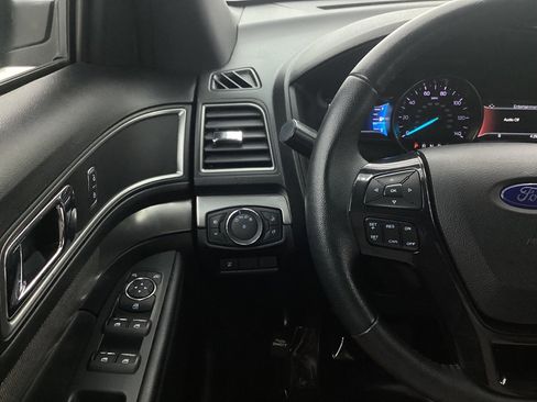 Used 2018 Ford Explorer XLT w/ Equipment Group 201A image 33