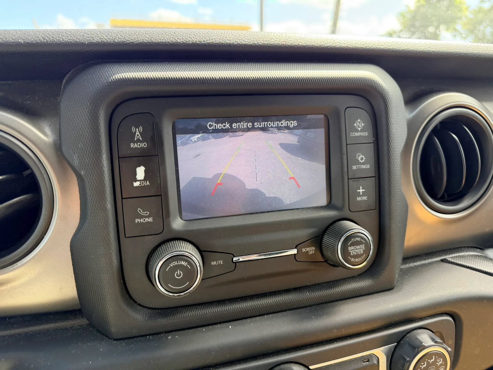 Used 2019 Jeep Wrangler Sport AWD/4WD image 17