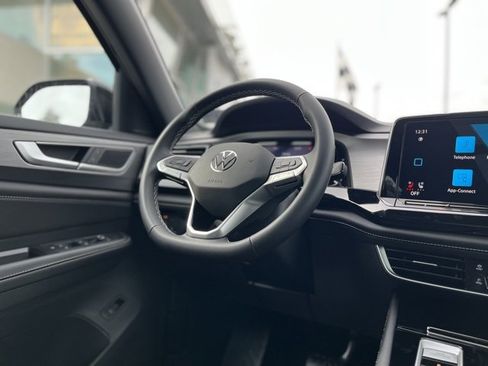 New 2026 Volkswagen Atlas Cross Sport SE image 32