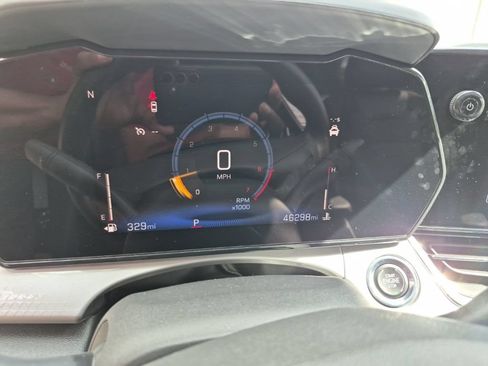 Used 2025 Chevrolet Trax LT w/ LT Convenience Package FWD image 6