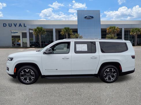 Used 2024 Jeep Wagoneer L Series III w/ Flexible Seating Group image 6