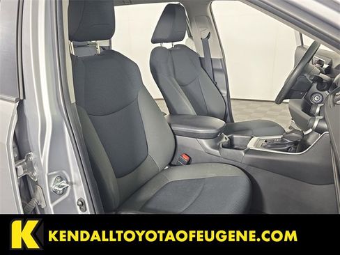 Used 2022 Toyota RAV4 LE image 19