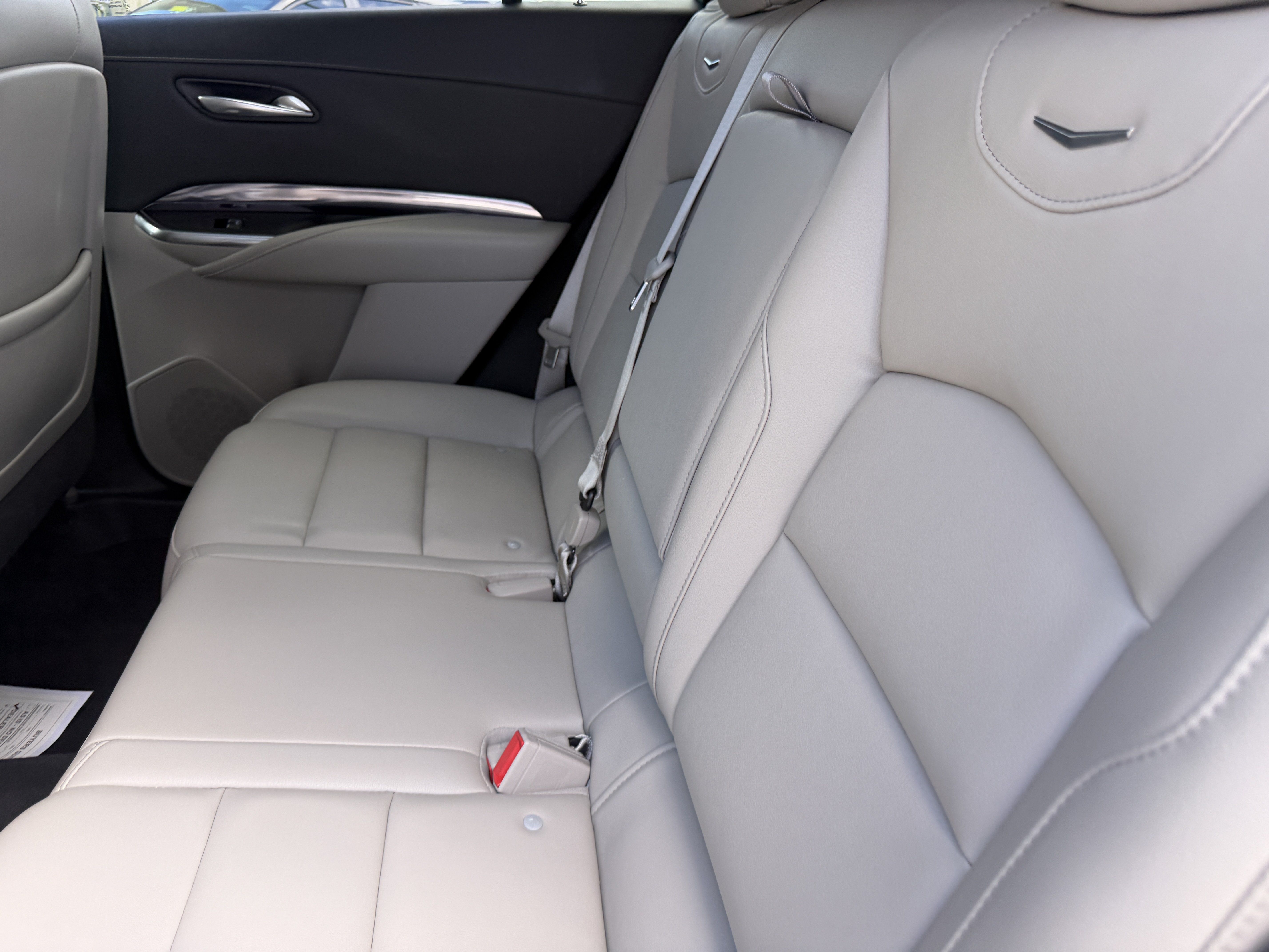 Used 2021 Cadillac XT4 Luxury w/ Driver Awareness Package FWD image 17