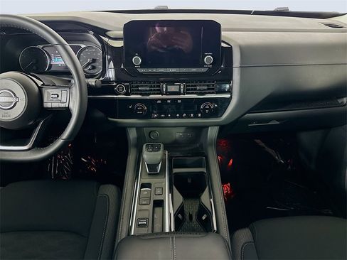 Used 2023 Nissan Pathfinder SV image 19
