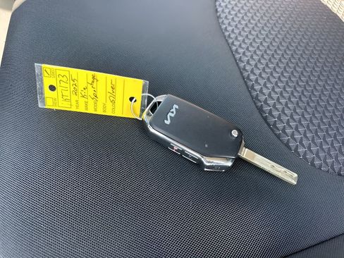 Used 2025 Kia Sportage LX image 29