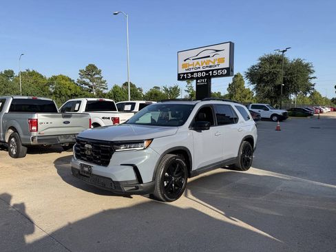 Used 2025 Honda Pilot Black Edition image 3