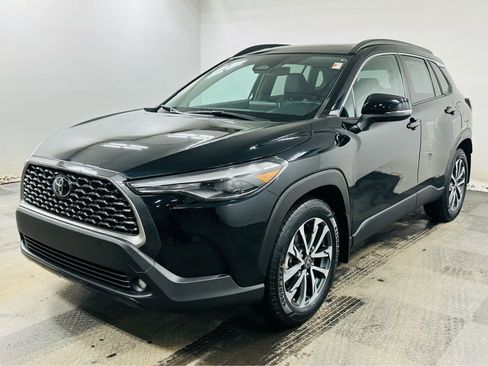 Certified 2023 Toyota Corolla Cross XLE w/ Convenience Package image 3