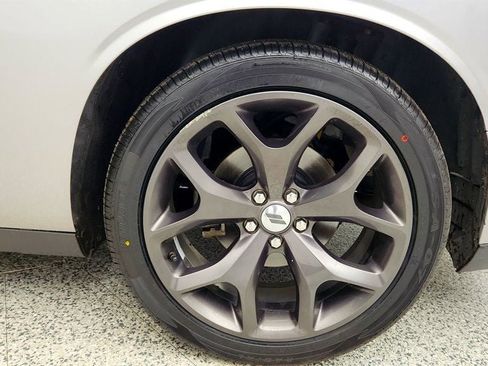 Used 2017 Dodge Challenger R/T RWD image 9