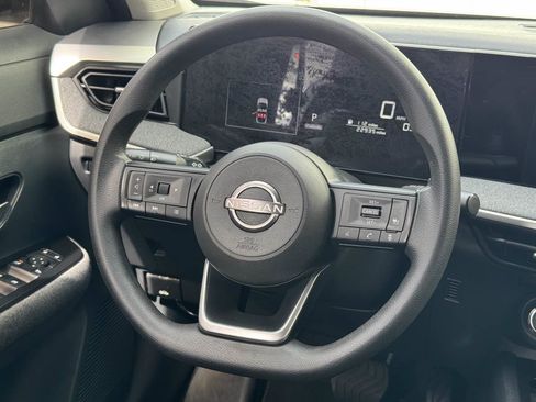 Used 2025 Nissan Kicks SV w/ Illumination Package FWD image 22