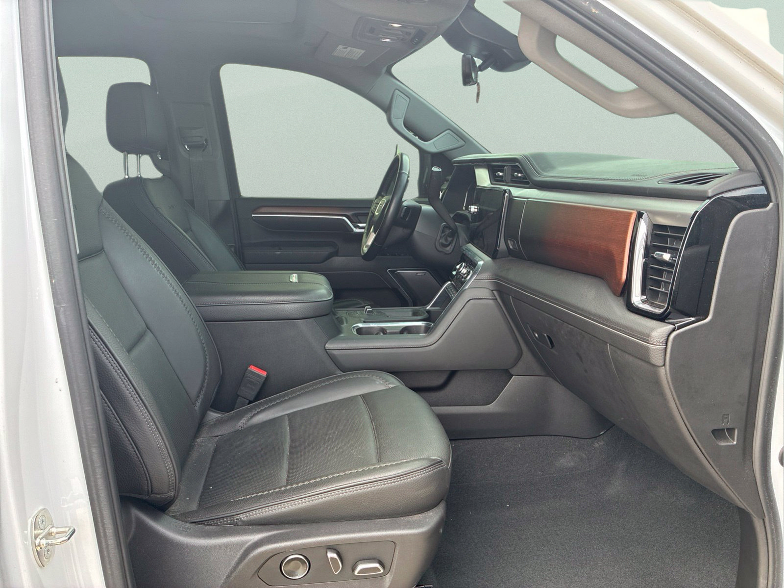 Used 2024 GMC Sierra 2500 Denali w/ Denali Reserve Package AWD/4WD image 12