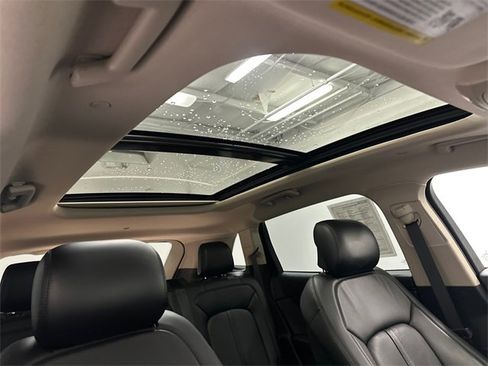 Used 2023 Lincoln Nautilus Reserve w/ Equipment Group 201A image 13