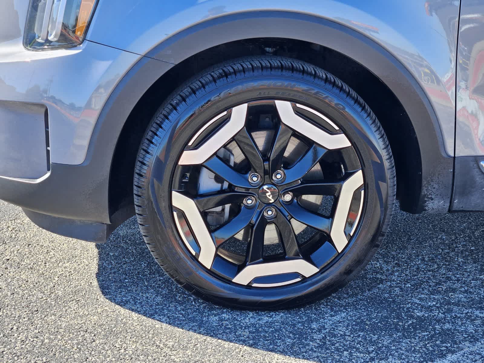 Certified 2024 Kia Telluride EX w/ EX Captain's Chair Package AWD/4WD image 8