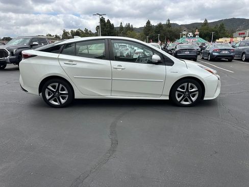 Used 2016 Toyota Prius Four Touring w/ Premium Convenience Package FWD image 5