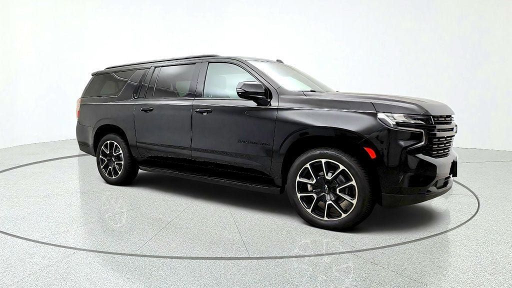 Used 2024 Chevrolet Suburban RST w/ Luxury Package AWD/4WD image 3