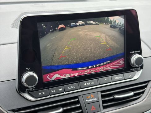 Used 2025 Nissan Altima 2.5 SV AWD/4WD image 17