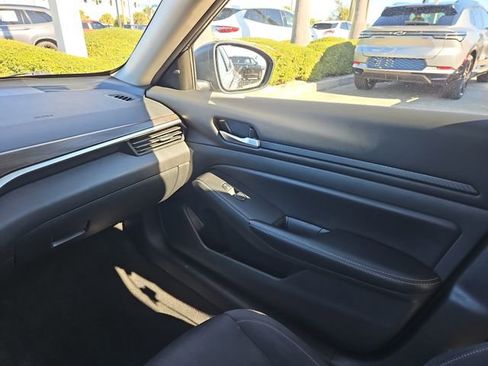 Used 2024 Nissan Altima 2.5 SV image 10