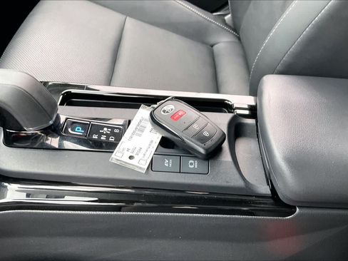 Used 2024 Toyota Prius XLE AWD/4WD image 13