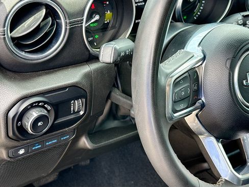 Used 2023 Jeep Wrangler Unlimited Sahara AWD/4WD image 11