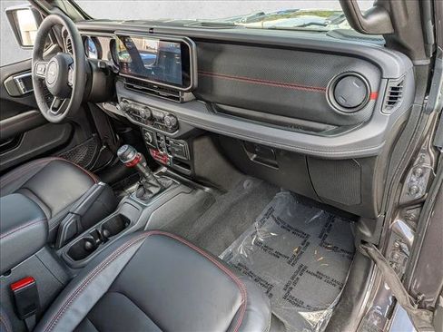 Used 2025 Jeep Wrangler Unlimited Rubicon AWD/4WD image 19