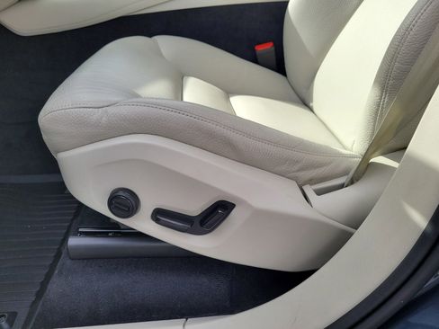 Certified 2024 Volvo XC90 T8 Plus image 10