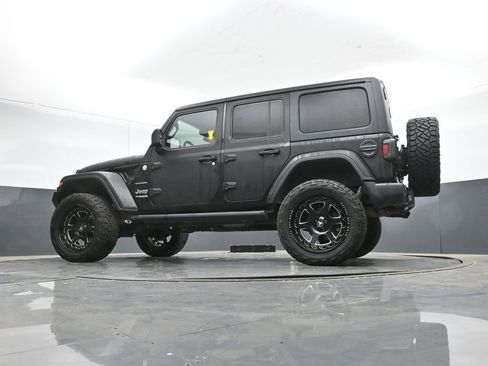 Used 2019 Jeep Wrangler Unlimited Sahara image 38
