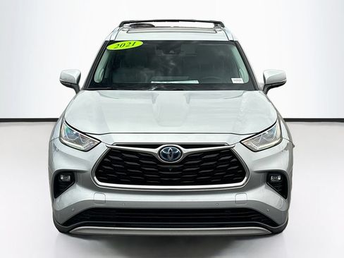 Used 2021 Toyota Highlander Platinum FWD image 2