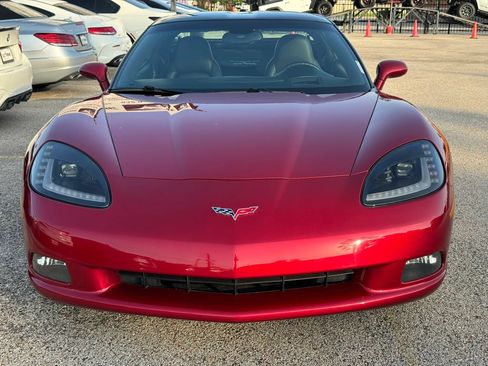 Used 2005 Chevrolet Corvette Coupe w/ Preferred Equipment Group RWD image 2