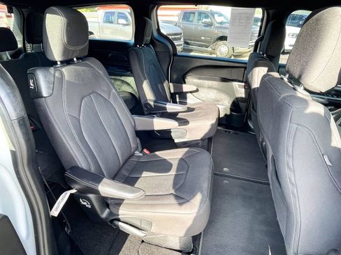 Used 2018 Chrysler Pacifica Touring Plus w/ S Appearance Package image 13