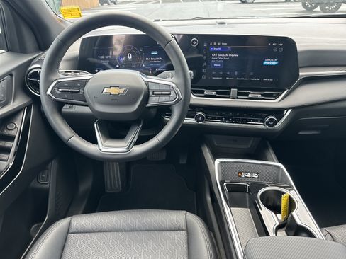 Used 2025 Chevrolet Equinox LT w/ Convenience Package II AWD/4WD image 17