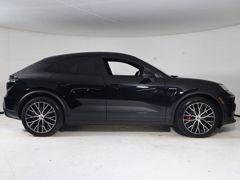 New 2025 Porsche Macan 4S Electric image 8