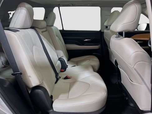 Used 2024 Toyota Grand Highlander AWD image 26