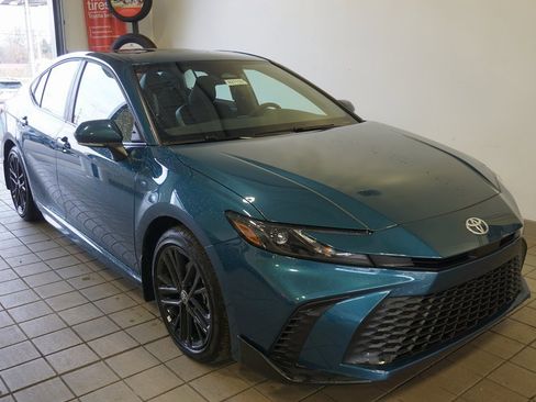 New 2026 Toyota Camry SE image 2