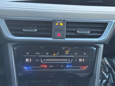 Used 2025 Volkswagen Taos SE w/ Panoramic Sunroof Package image 15