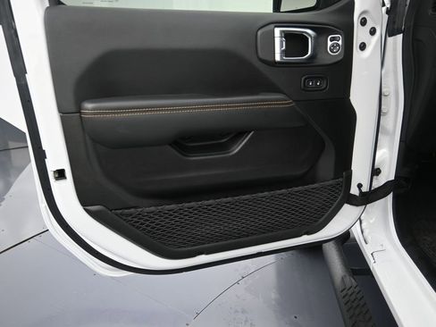 Used 2024 Jeep Wrangler Unlimited Sahara w/ Safety Group image 15