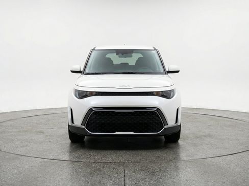Used 2025 Kia Soul LX w/ LX Technology Package FWD image 2