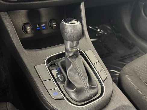 Used 2019 Hyundai Elantra GT FWD image 22
