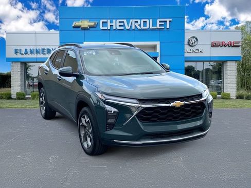 Used 2025 Chevrolet Trax LT FWD image 7