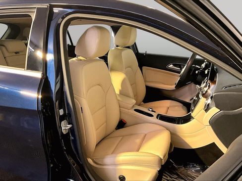 Used 2018 Mercedes-Benz GLA 250 4MATIC image 8