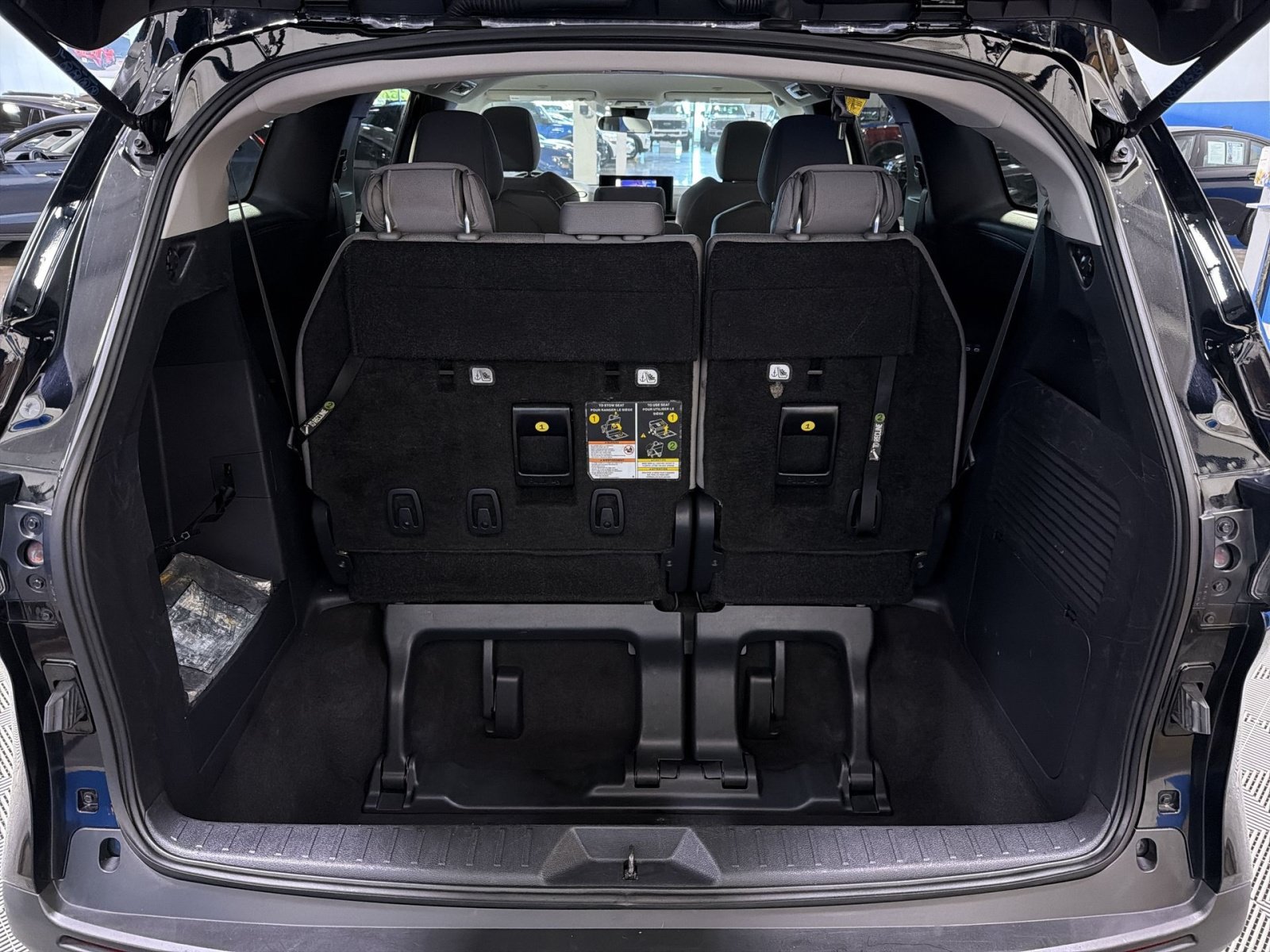 Used 2025 Toyota Sienna LE FWD image 26