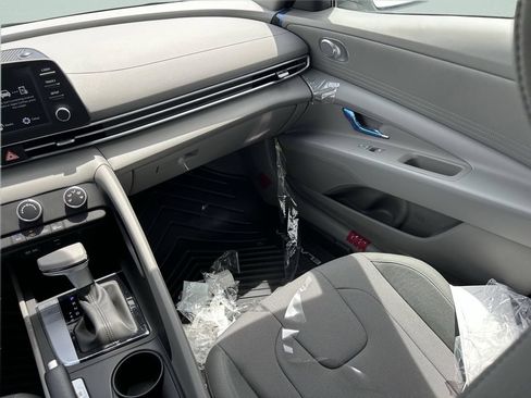 Certified 2026 Hyundai Elantra SE FWD image 18