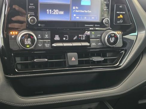 Used 2022 Toyota Highlander XSE FWD image 22